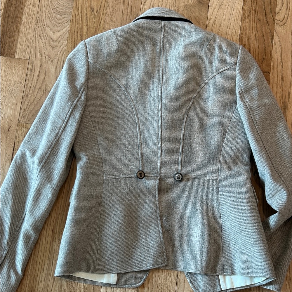 Banana Republic, size 2, tan Blazer with Button Details - Picture 5 of 7